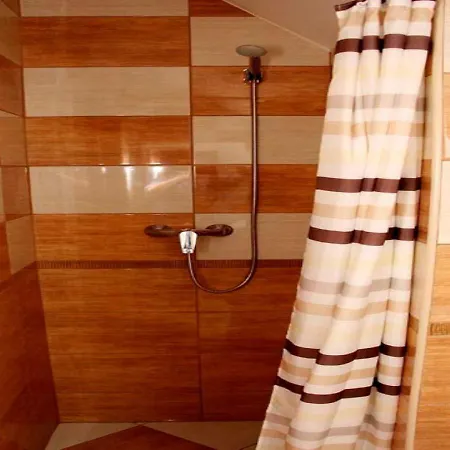 ゲストハウス Hatar Csarda Panzio Bajánsenye