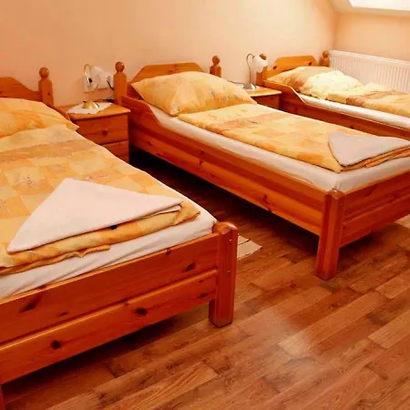 ゲストハウス Hatar Csarda Panzio Bajánsenye